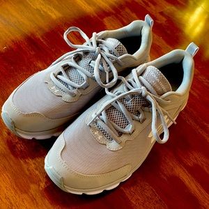 Under Armour Women’s Charged Assert 8